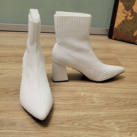 White Boots - Picture 3 of 7